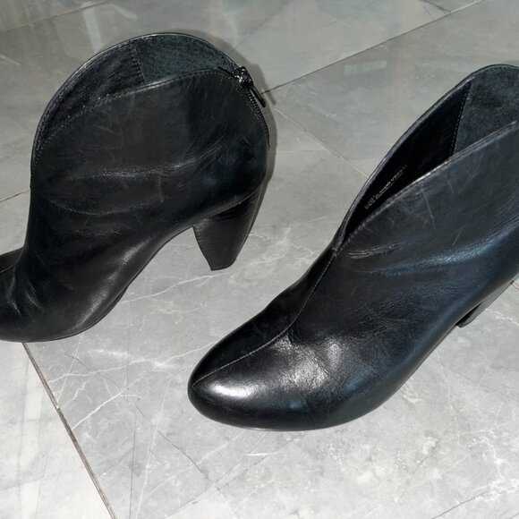 Born Crown Black Genuine Leather Ankle Booties Mid Heel Women's 6.5 - Picture 8 of 9